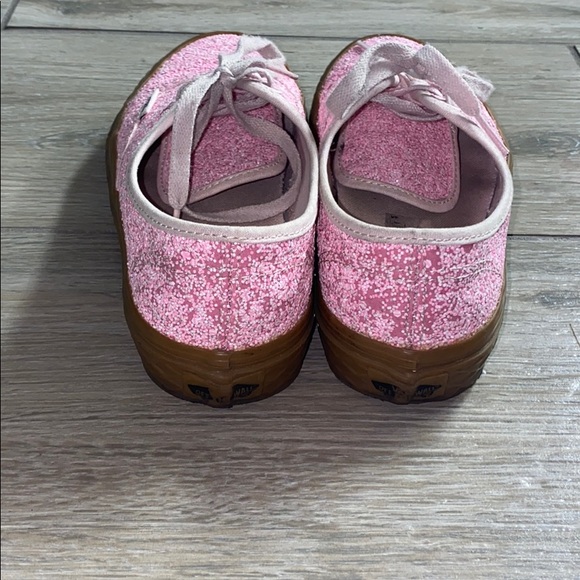 Vans - Picture 2 of 3